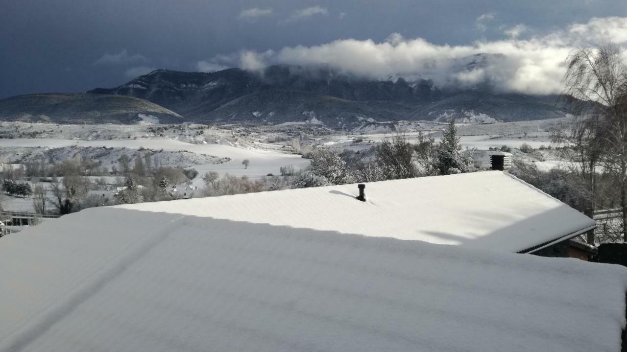 O Zierzo Villa Jaca Bagian luar foto